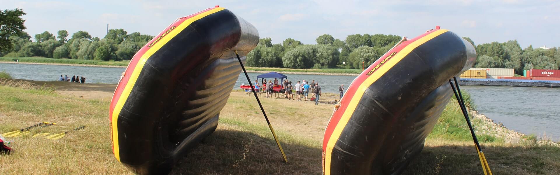 Large inflatable rafts on the Rhine, Main and Moselle while rafting