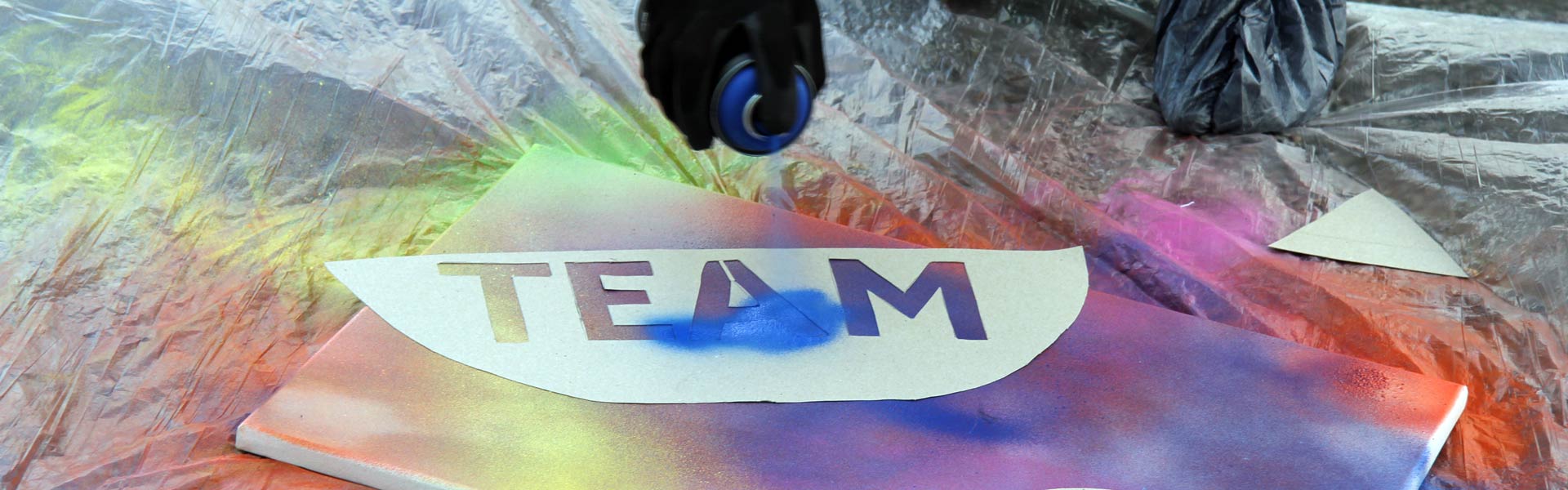 Beim Teamevent Graffiti Workshop entstehen durch viele Farben tolle Kunstwerke - b-ceed