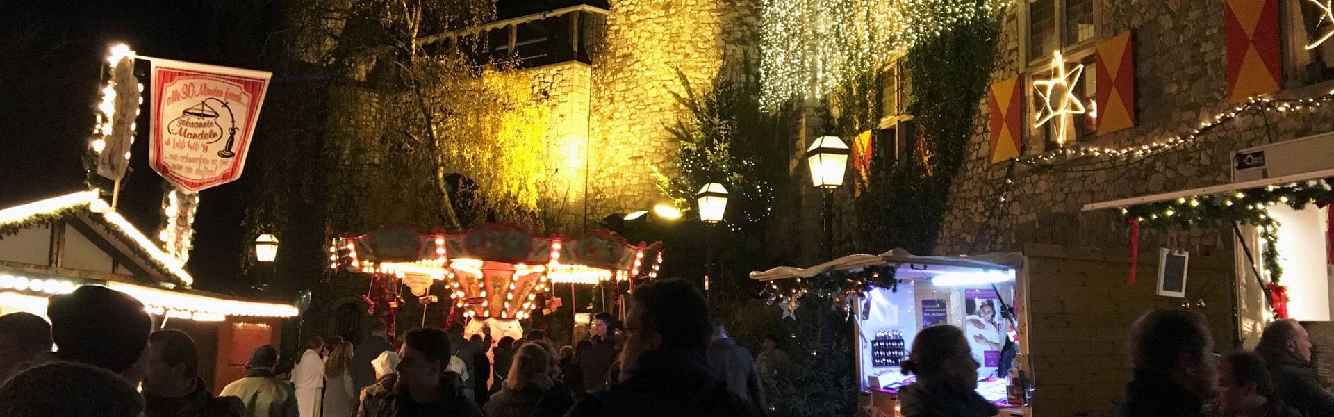 Burg Weihnachtsstein mit Rittergelager und Tischregularien weihnachtsfeier b-ceed