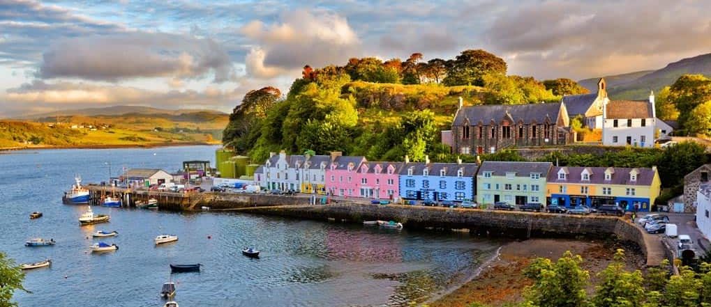 Situated on the Atlantic Ocean, Scotland offers you fascinating landscapes during your company trip.