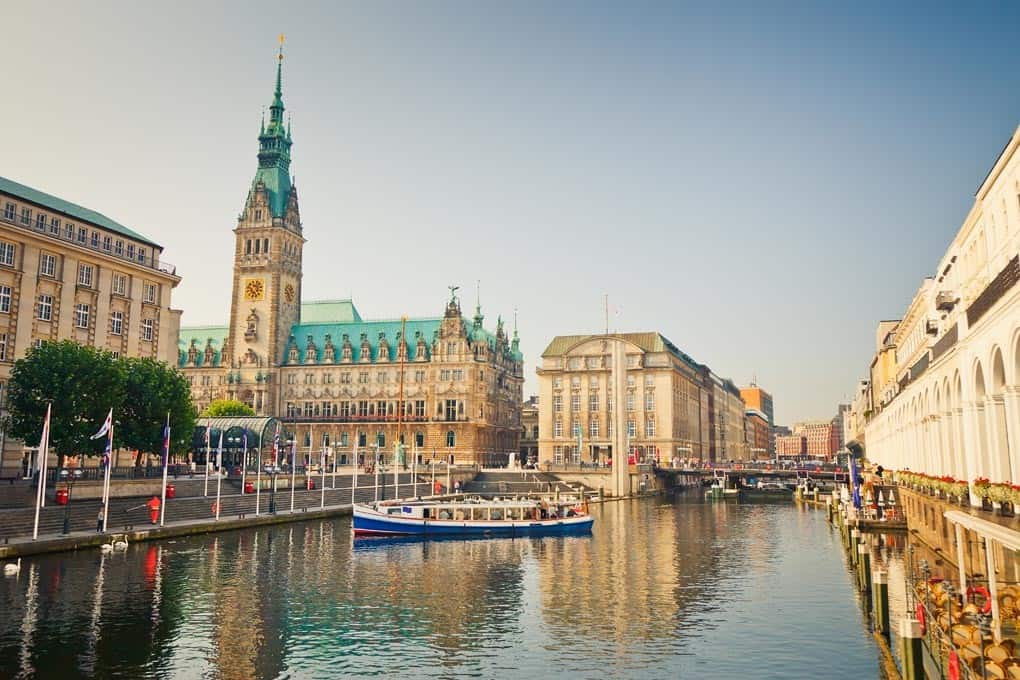 Sightseeing on the Alster in Hamburg and the incentive trip is perfect.