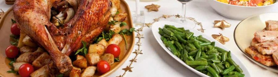 kulinarische-weihnachtsfeier-teamkochen-bei-santas-kuechenparty-mit-b-ceed galadinner auf der firmen-weihnachtsfeier auf dem Schiff genießen