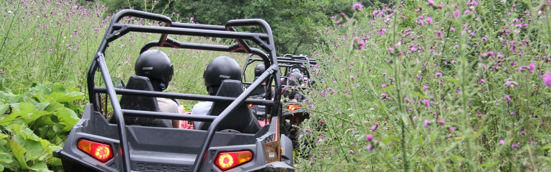 Polaris Fahrzeuge und Quads: PS starkes Teambuilding outdoor durch den Wald und auf den Berg