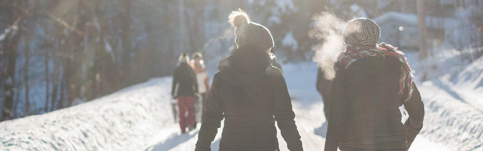 Wanderung durch die Winter-Natur mit Glühwein Weihnachtsfeier Idee b-ceed events
