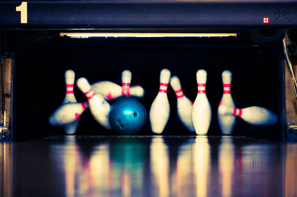 Company outing ideas with b-ceed: 70s bowling fun