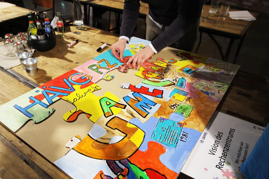 Teambuilding Events von b-ceed mit Teampuzzle Painting - Kreative Team Coachings und Workshops von b-ceed