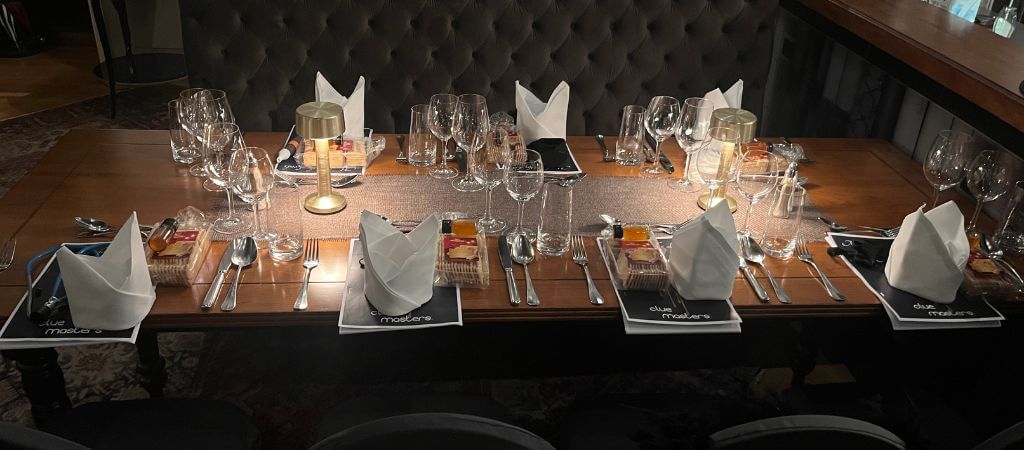 Weihnachtskrimi-Dinner mit Rollenspiel und Teamevent von b-ceed: Mord am Weihnachtsabend